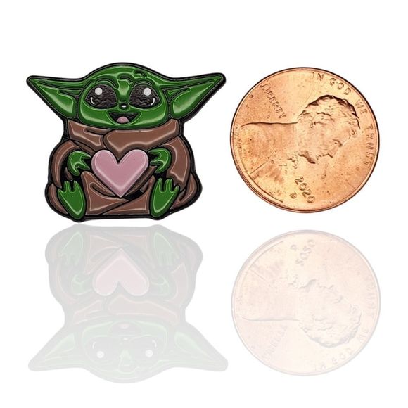 Baby Yoda The Child Heart Mandalorian Disney Pin - Picture 3 of 4